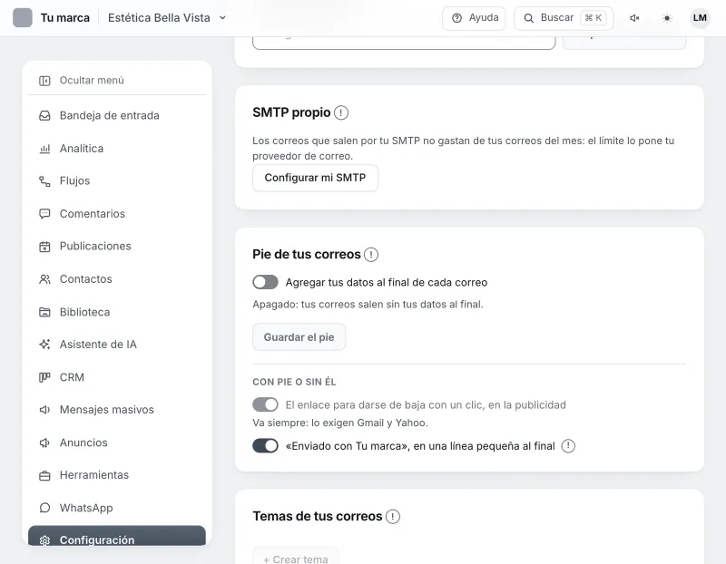 Pantalla «Configuración → Correo». Señalado con el número 4: el botón «Agregar tus datos al final de cada correo».
