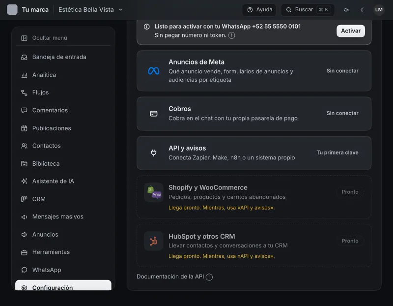 Pantalla «Configuración → Integraciones». Señalado con el número 1: la fila «API y avisos».