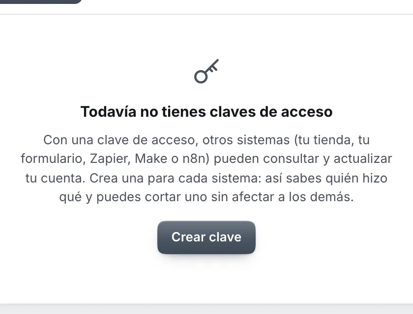 Pantalla «Configuración → Integraciones → API y avisos». Señalado con el número 2: el botón «Crear clave».