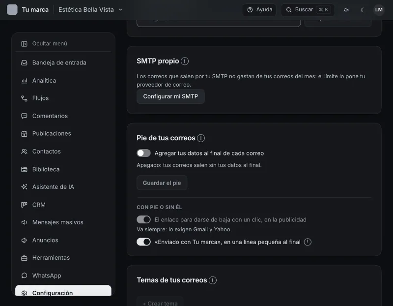 Pantalla «Configuración → Correo». Señalado con el número 4: el botón «Agregar tus datos al final de cada correo».