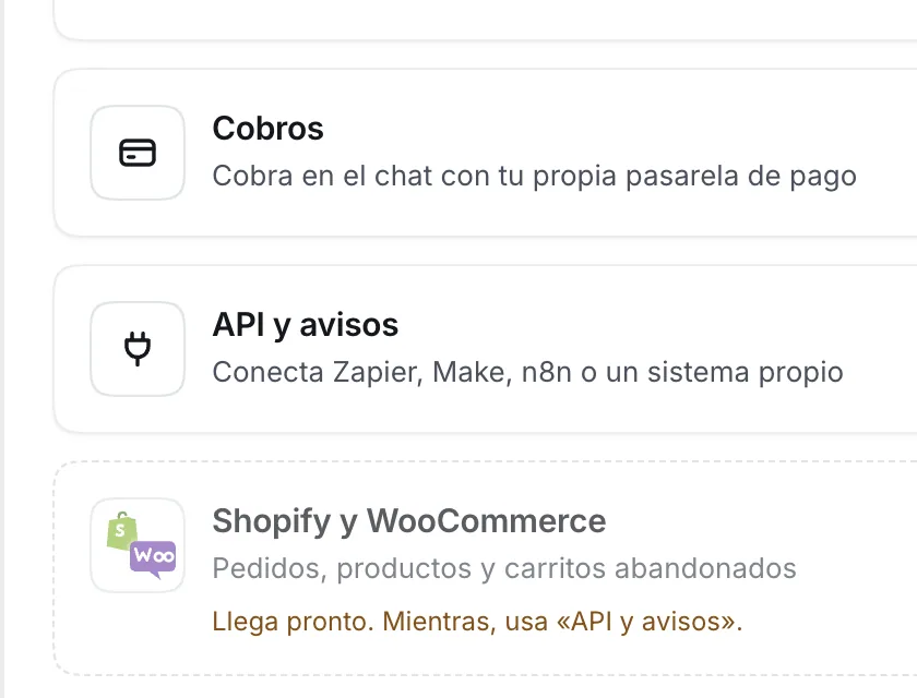 Pantalla «Configuración → Integraciones». Señalado con el número 1: la fila «API y avisos».