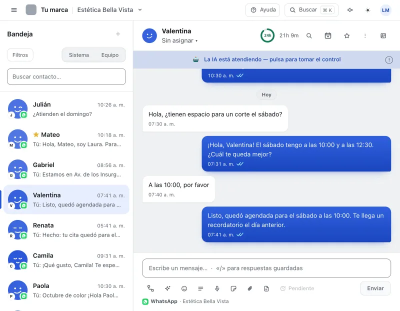 Pantalla «Bandeja de entrada». Señalado con el número 2: quién atiende el chat.