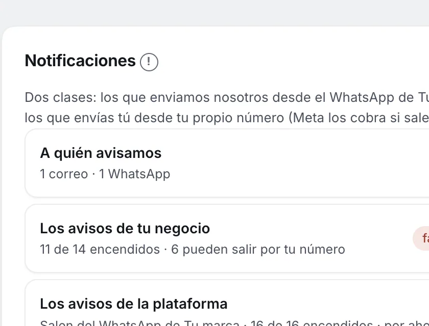 Pantalla «Configuración → Notificaciones». Señalado con el número 1: la fila «A quién avisamos».