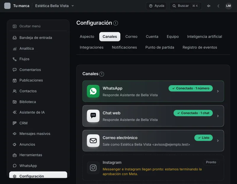 Pantalla «Configuración → Canales». Señalado con el número 1: la fila «Chat web».